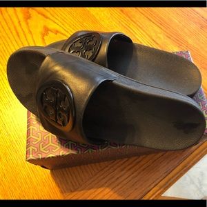 LIKE NEW!! TORY BURCH Sandals SIZE 7 BLACK w/ BOX